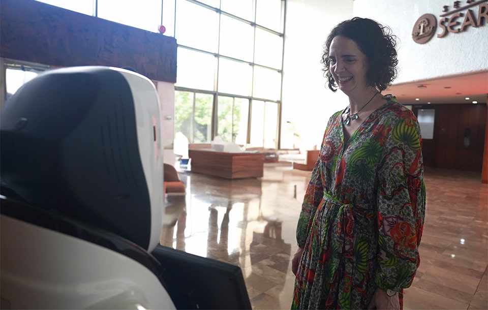 Her Excellency Dr. Catherine McIntosh, New Zealand Ambassador to the Philippines, with SEARCA’s artificial intelligence robot SOPHIE