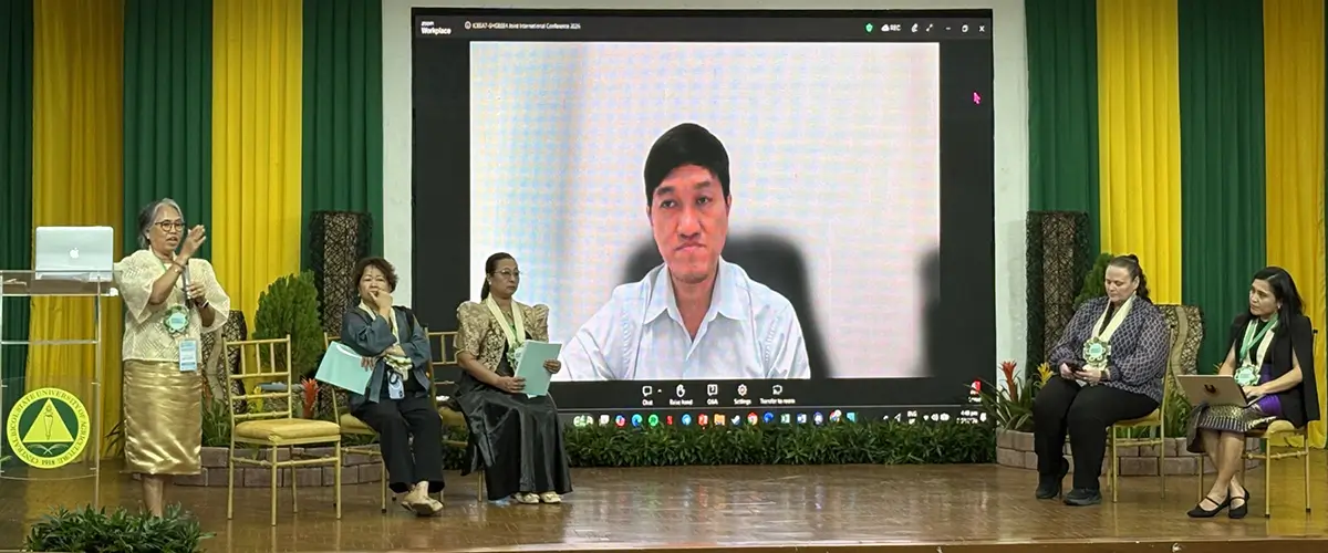 Plenary Session 2 participants (from left) Dr. Leticia Afuang of the Mindoro Biodiversity Conservation Foundation, Inc.,, Dr. Maria Antonia Tuazon of FAO, Ms. Christine Heidi Garcellano of DepEd, Dr. Lyda Hok of RUA (on screen), Dr. Sarah Maass of K-State), and Dr. Jennifer Marie Amparo of UPLB discuss “Curriculum for the Future: Policy Directions on Biodiversity, Resilience, and Regenerative Agriculture,” with Afuang serving as session chair.