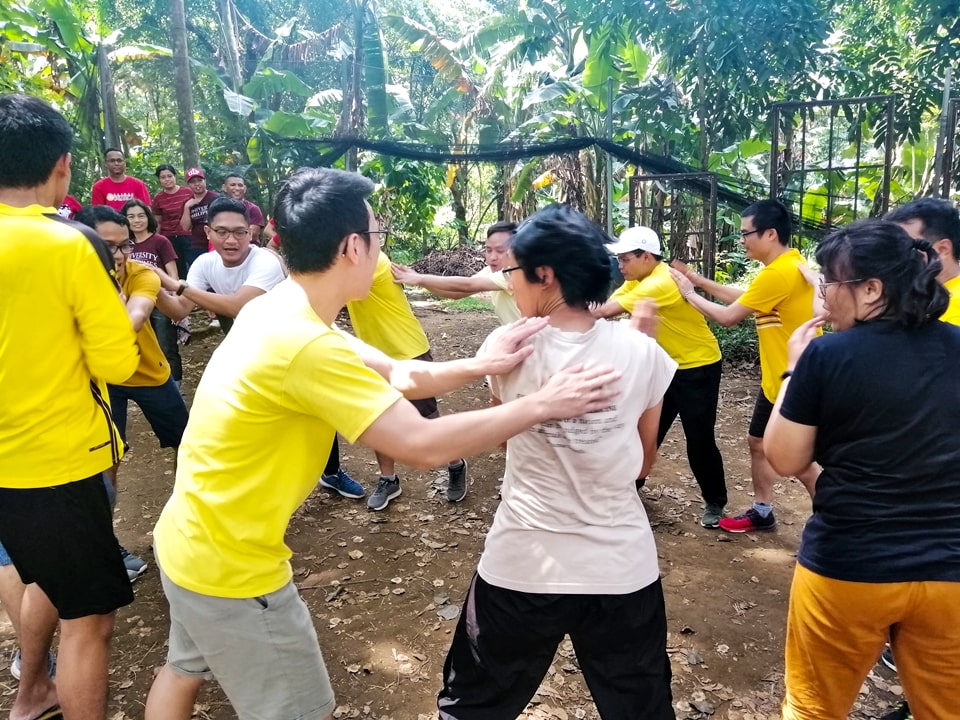 Clap and Tap. Yellow Team won by one second ahead of Green Champs.