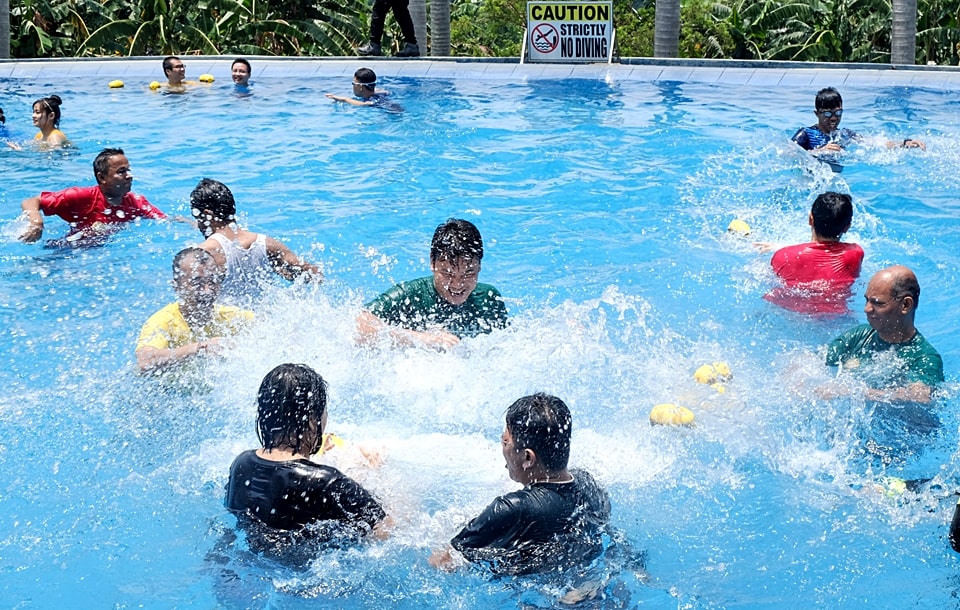 Jellyfish. Full on water wars with the combined teams of Love Team-Green Champs vs. Yellow Sun-Blue Sky.