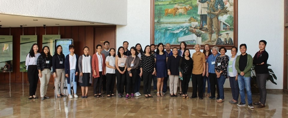 Fourth batch of trainees together with key personnel from DA-BAR led by Ms. Evelyn H. Juanillo, Administrative Head of DA-BAR, with Dr. Ma. Cristeta N. Cuaresma, SEARCA Program Head for Graduate Education and Institutional Development; Ms. Imelda L. Batangantang, Program Specialist and Officer-in-Charge, SEARCA Project Development and Technical Services (PDTS); and the project team led by Dr. Corazon T. Aragon, Project Leader, and Dr. Cesar B. Quicoy, Financial Viability Expert