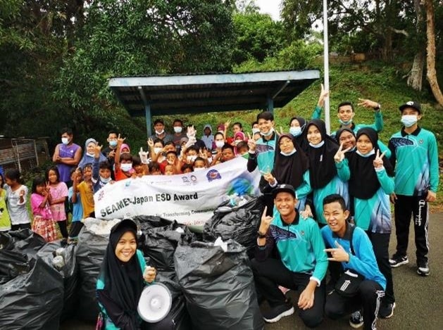 Second prize winner SMK Kunak Jaya Malaysia students