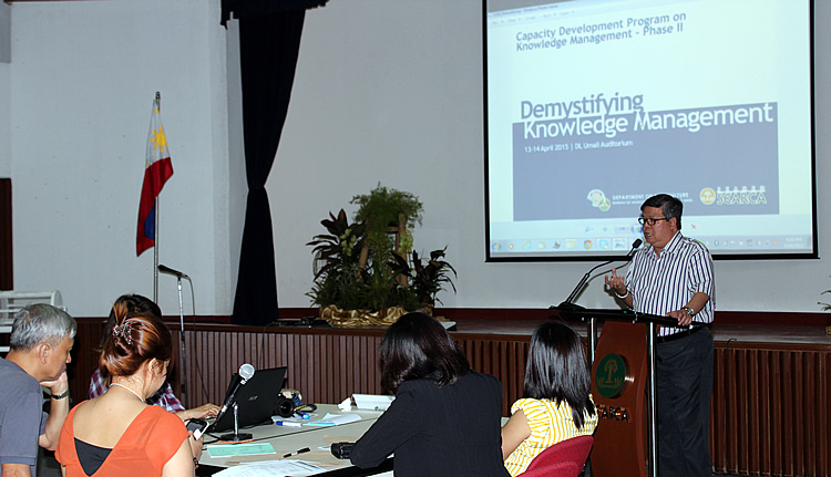 Dr. Nicomedes P. Eleazar, DA-BAR Director, delivers his message to the participants of the back-to-back training titled [i]&ldquo;Demystifying Knowledge Management (KM)&rdquo;[/i]  and [i]&ldquo;Knowledge Sharing for your Work: Techniques and Tools for Project KM.&rdquo; [/i]