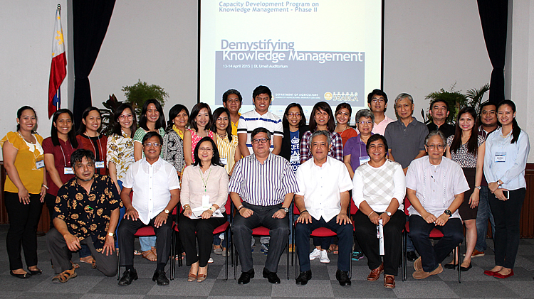 Training participants of [i]&ldquo;Demystifying Knowledge Management (KM)&rdquo;[/i]  and [i]&ldquo;Knowledge Sharing for your Work: Techniques and Tools for Project KM&rdquo;[/i]  composed of DA-BAR Technical Staff, Regional Information Officers from DA Regional Field Units, and Information Officers from DA Bureaus and Attached Agencies. With them are:  (seated, from left) Dr. Lope B. Santos III, Program Specialist and OIC of SEARCA Project Development and Technical Services; Dr. Bessie M. Burgos, Acting Program Head of SEARCA Research and Development Department; Dr. Nicomedes P. Eleazar, DA-BAR Director; Dr. Gil C. Saguiguit, Jr., SEARCA Director; Ms. Julia Lapitan, OIC Head of Applied Communication Division; and Dr. Alexander Flor, KM Capacity Development Expert cum Team Leader. 
