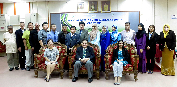 Participants of the PDA workshop held at the Forestry Training Division, Forestry Department Peninsular Malaysia Headquarters, Kepong, Kuala Lumpur, Malaysia on 11-13 August 2015. Seating in front (L-R) are Ms. Amy Lecciones, Regional Coordinator of the ASEAN Forestry Network Strategic Response Fund (ASRF), Mr. Borhanudin Arshad and Ms. Chitra Subramaniam of the Biodiversity and Forest Management Division, Ministry of Natural Resources and Environment.