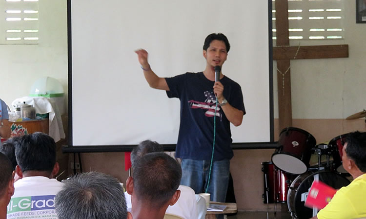 Mr. Henry M. Custodio, RDD Program Specialist, answers farmers&rsquo; questions about El Niňo and suggests some coping mechanisms.