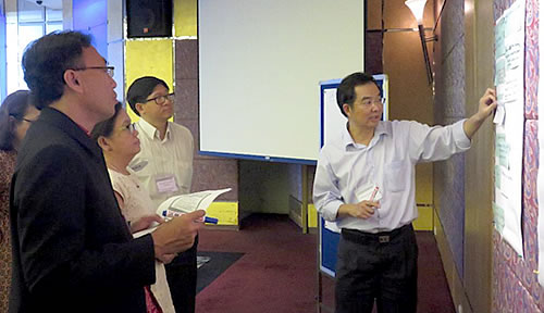Dr. Poonpipope Kasemsap, Vice President for Kamphaeng Saen Campus of the Kasetsart University and Executive Officer, University Consortium, facilitated group discussion during the workshop&rsquo;s breakout session.