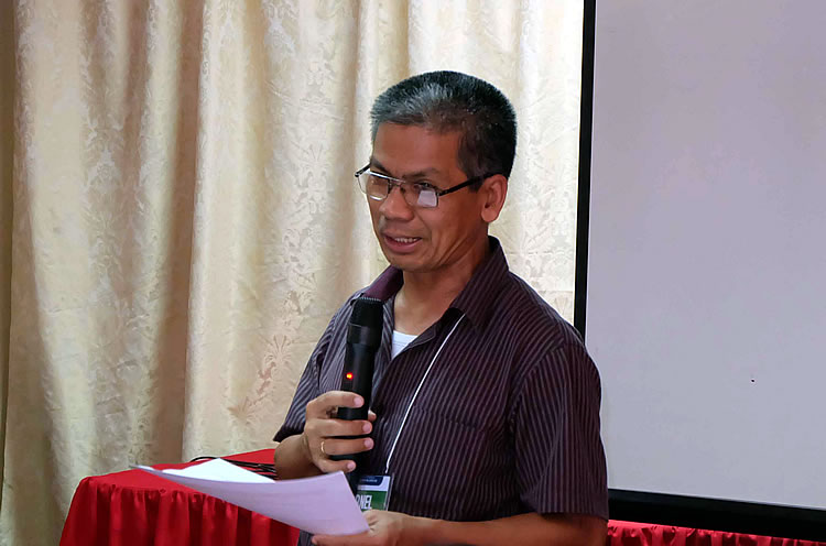 Dr. Arnel del Barrio, Acting Executive Director of Philippine Carabao Center, officially welcomes the Regional Lead Knowledge Products Writers to the &ldquo;Training of Trainers in Writing Effective Knowledge Products&rdquo; on 18 &ndash; 21 April 2016 at Basco, Batanes. 