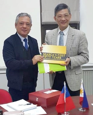 SEARCA Director Gil C. Saguiguit Jr. presents to Dr. Chung-hsiu Hung, Director General for international Affairs of Taiwan&rsquo;s COA Executive Yuan, a copy of 'SEARCA's Fifty Years: Pushing the Frontiers of Agricultural and Rural Development' at their meeting in Taipei.