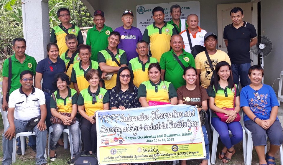 Participating members of the VKFF, LGU, MinSCAT and ISARD Pilot Program Team with Mr. Danny Moraca, Multi-Sectoral Alliance for Development Negros (MUAD-Negros) Organizational Development Coordinator (far right &ndash; 3rd row) and Ms. Gilda Parre&ntilde;o Agricultural Producers Cooperative (APC) Manager (far right &ndash; first row)